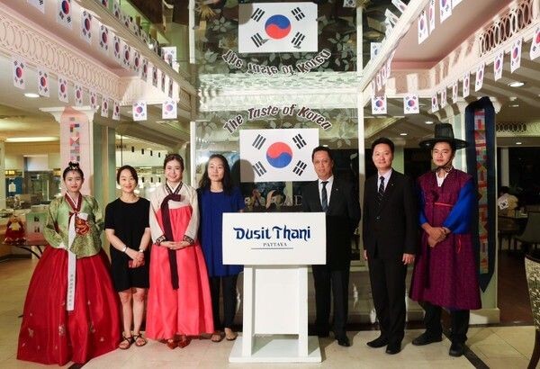 ภาพข่าว: มร. เนียว คีน บูน ผู้จัดการทั่วไป โรงแรมดุสิตธานี พัทยา เป็นประธานเปิดงาน เทศกาลอาหารเกาหลี (The Taste of Korea) ณ ห้องอาหารแคสเคด