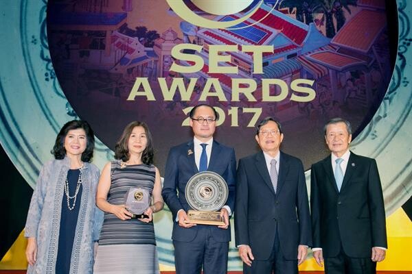 ภาพข่าว: กลุ่มธุรกิจการเงินเกียรตินาคินภัทร ประสบความสำเร็จ เข้ารับสองรางวัล จากเวที SET Awards 2017 รางวัลเกียรติยศแห่งตลาดเงินและตลาดทุน