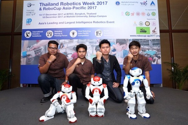 ภาพข่าว: RMUTR เผยโฉมทีมหุ่นยนต์เตะฟุตบอล ชิงแชมป์ RoboCup Asia-Pacific 2017