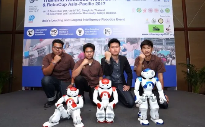 ภาพข่าว: RMUTR เผยโฉมทีมหุ่นยนต์เตะฟุตบอล