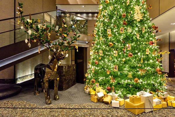 บุฟเฟ่ต์อาหารนานาชาติฉลองเทศกาลวันคริสต์มาสอีฟและวันคริสต์มาส ณ โรงแรม ดิ โอกุระ เพรสทีจ กรุงเทพฯ