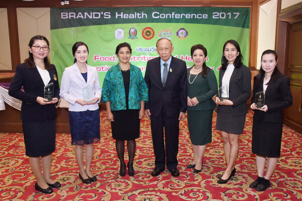 ภาพข่าว: ยินดีกับนักวิจัยไทยที่ได้รับรางวัลทุนวิจัยแบรนด์ เฮลธ์ รีเสิร์ช อวอร์ด 2017