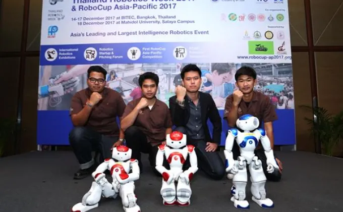 ภาพข่าว: RMUTR เผยโฉมทีมหุ่นยนต์เตะฟุตบอล
