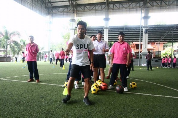 พัฒนาทักษะกีฬาฟุตบอลเยาวชน! ม.ศรีปทุม ชลบุรี เปิดคลินิกฟุตบอล @ศิษย์เก่าSPU อดีตนักกีฬาฟุตบอลทีมชาติไทย