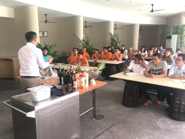 โรงแรมและรีสอร์ทในเครือเซ็นทาราในพัทยา ได้ร่วมมือกับ บริษัท ดิอาจิโอ โมเอ็ท เฮนเนสซี่ (ประเทศไทย) จำกัด ให้การฝึกอบรม “Cocktail Training” ณ เซ็นทราบายเซ็นทารามาริสรีสอร์ทจอมเทียน