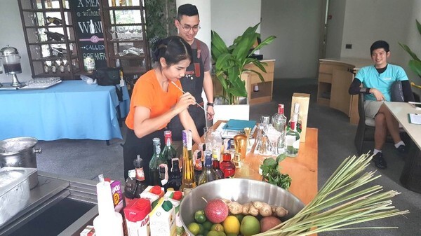 โรงแรมและรีสอร์ทในเครือเซ็นทาราในพัทยา ได้ร่วมมือกับ บริษัท ดิอาจิโอ โมเอ็ท เฮนเนสซี่ (ประเทศไทย) จำกัด ให้การฝึกอบรม “Cocktail Training” ณ เซ็นทราบายเซ็นทารามาริสรีสอร์ทจอมเทียน