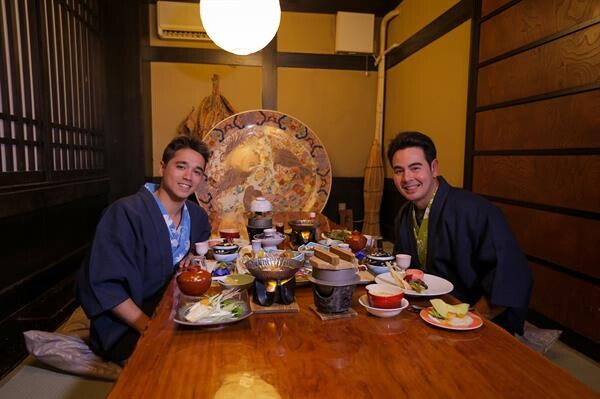 ทีวีไกด์: รายการ "สมุดโคจร On The Way" จ๊อบ – อเล็กซ์ พาปิดทริป “สุดฟิน In Japan” ตะลุยหาที่กิน ที่เที่ยว ส่งท้ายความฟินในแดนญี่ปุ่น