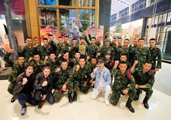 Movie Guide: ผู้พันเบิร์ด - ก็อต จิรายุ - ชิน ชินวุฒิ ยกทัพคนดังแถวหน้า ประเดิมแอคชั่น-สงครามฟอร์มยักษ์ “12 STRONG” รอบแรกระอุเมืองไทย