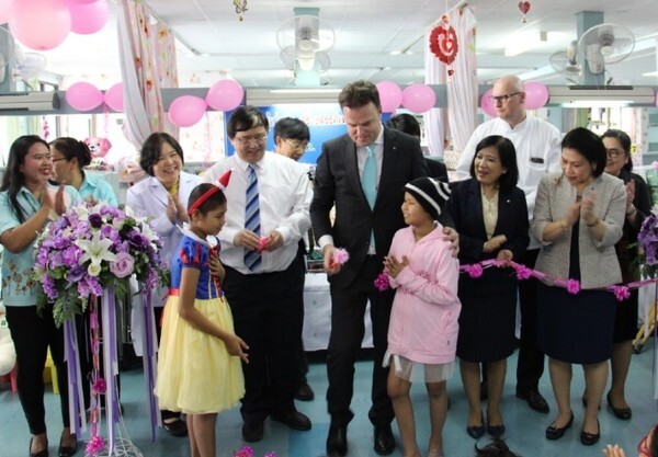ภาพข่าว: โรงแรมแชงกรี-ลา กรุงเทพฯ ร่วมกิจกรรมวันเด็ก ณ โรงพยาบาลเลิศสิน