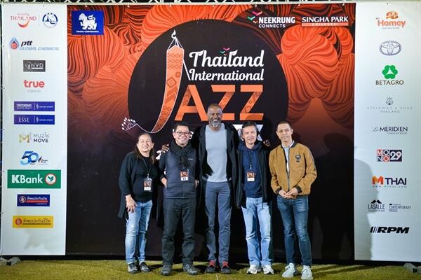 เปิดฉากเทศกาลดนตรีแจ๊สนานาชาติไปอย่างสวยงามกับคอนเสิร์ตแจ๊สคุณภาพ Thailand International Jazz Festival 2018 ที่คอเพลงแจ๊สกว่า 5,000 คน ได้ดื่มด่ำไปกับสุดยอดศิลปินแจ๊สระดับโลกในเวทีเดียวกัน