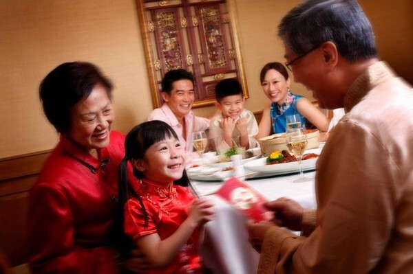 ร่วมต้อนรับนักษัตรปีจอในเทศกาลฉลองตรุษจีน ณ โรงแรมอินเตอร์คอนติเนนตัล กรุงเทพฯ