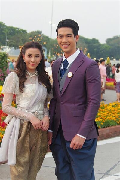 นักแสดงช่อง 7 HD ร่วมใจแต่งชุดไทยพร้อมเชิญชวนร่วมงาน “อุ่นไอรัก คลายความหนาว” ระหว่างวันที่ 8 กุมภาพันธ์ -11 มีนาคม ณ พระลานพระราชวังดุสิต และสนามเสือป่า