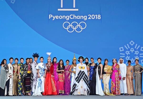 สุดยอดนางแบบ!!! หนิง-นลิน ประกาศความเป็นไทย!! ผ่านชุดประจำชาติสุดอลัง...บนเวที Pyeongchang Winter Olympics 2018