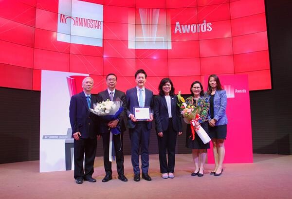ภาพข่าว: บลจ. วรรณ รับรางวัลงาน Morningstar Thailand Fund Awards 2018