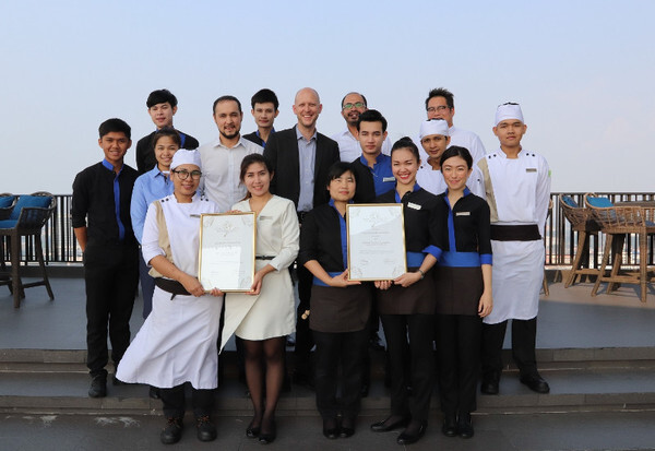ห้องอาหารและบาร์ฮอไรซัน โรงแรมฮิลตัน พัทยา คว้า 2 รางวัลอันทรงเกียรติจาก World Luxury Restaurant Awards ประจำปี 2560
