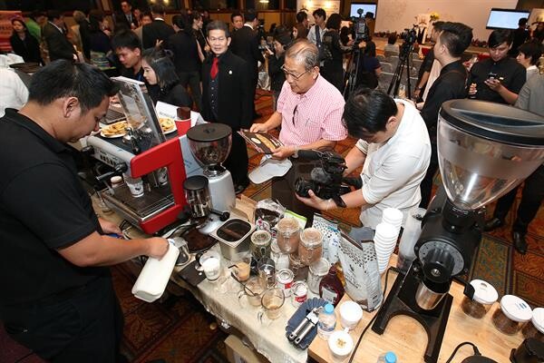 ภาครัฐจับมือเอกชนร่วมพัฒนาอุตสาหกรรมกาแฟไทยต้นน้ำ-ปลายน้ำ พร้อมดันเป็นพืชเศรษฐกิจตัวใหม่ ล่าสุดร่วมกลุ่มประเทศอาเซียน เปิดโครงการประชุมการพัฒนาอุตสาหกรรมกาแฟในอาเซียน ครั้งที่ 1 สร้างโรดแมปแหล่งผลิตกาแฟสำคัญของโลก