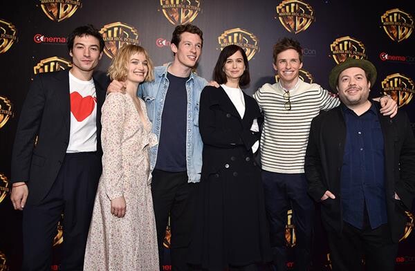โลกของเวทมนตร์ปกคลุมงาน CinemaCon 2018 แล้ว เมื่อทีมนักแสดง "Fantastic Beasts: The Crimes of Grindelwald" ปรากฏตัว