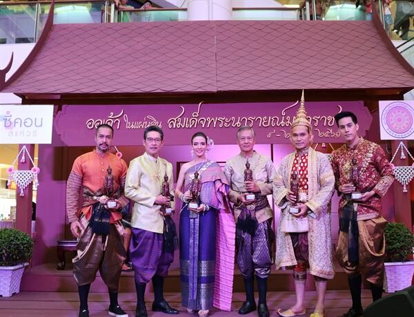 ภาพข่าว: “หนิง-นิรุตติ์” นำทัพดารานักแสดงรับรางวัล “ศิลปินต้นแบบ ผู้ถ่ายทอดประวัติศาสตร์ไทย”