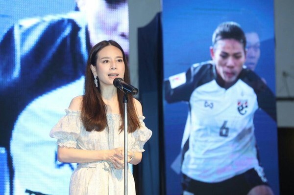 กลุ่มเซ็นทรัล มอบเงินสนับสนุนจำนวน 1,000,000 บาท ให้แก่ทีมฟุตบอลหญิงทีมชาติไทย ชุดสร้างประวัติศาสตร์ไปฟุตบอลโลกครั้งที่ 2