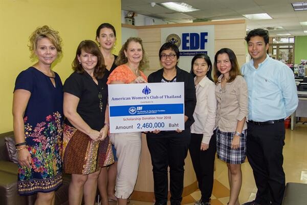สมาคมสตรีอเมริกันแห่งประเทศไทยห่วงใยเยาวชน มอบเงิน 2,460,000 บาท เป็นทุนการศึกษาให้นักเรียนไทยในการดูแลของมูลนิธิ EDF