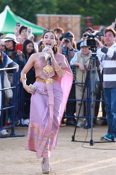 “ศิลปินอาร์สยาม” พาชุดโบกสะบัดแดนอาทิตย์อุทัย จัดเต็ม ! สุดอลังการ ในงาน “เทศกาลไทย ณ โอซากา”