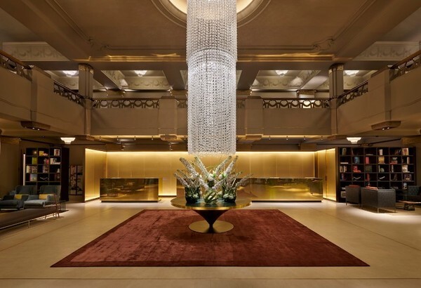 โรงแรม โฮเทล คาเฟ่ รอยัล เปิดตัวล้อบบี้ใหม่ออกแบบโดยปิแอโร่ ลิซโซนี่ (Piero Lissoni)