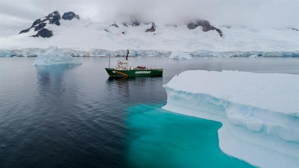 ทีมสำรวจของกรีนพีซ พบขยะพลาสติกและสารพิษอันตราย ในน่านน้ำ แอนตาร์กติก
