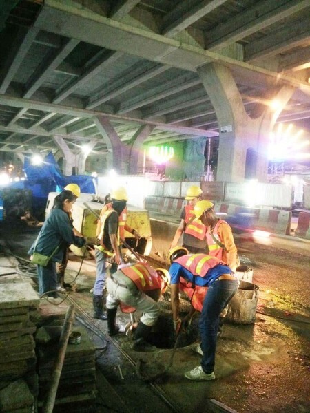 การรถไฟฟ้าขนส่งมวลชนแห่งประเทศไทย (รฟม.) จัดกิจกรรม“ลอกท่อระบายน้ำเพื่อคนที่เรารัก ปีที่ 3”บริเวณสถานีเสนานิคม(N12)