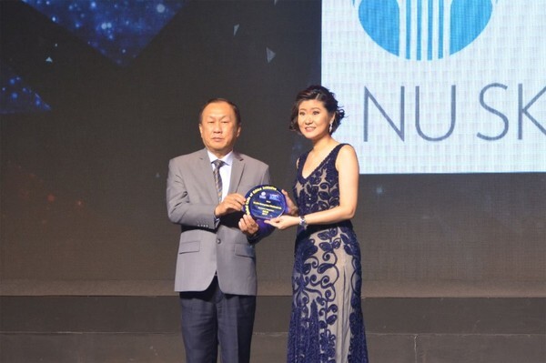 ภาพข่าว: นู สกิน รับรางวัลส่งเสริมจรรยาบรรณการขายตรงโลกระดับทองคำ