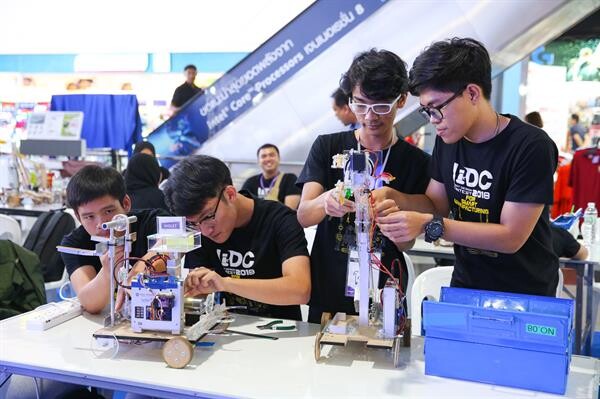 พันธุ์ทิพย์ ประตูน้ำ ร่วมกับภาครัฐและเอกชน จัดการประกวดแข่งขันออกแบบหุ่นยนต์ เตรียมความพร้อมเข้าสู่ยุคไทยแลนด์ 4.0