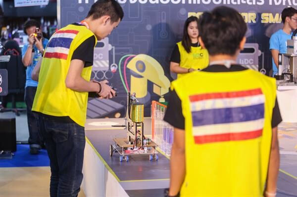 พันธุ์ทิพย์ ประตูน้ำ ร่วมกับภาครัฐและเอกชน จัดการประกวดแข่งขันออกแบบหุ่นยนต์ เตรียมความพร้อมเข้าสู่ยุคไทยแลนด์ 4.0