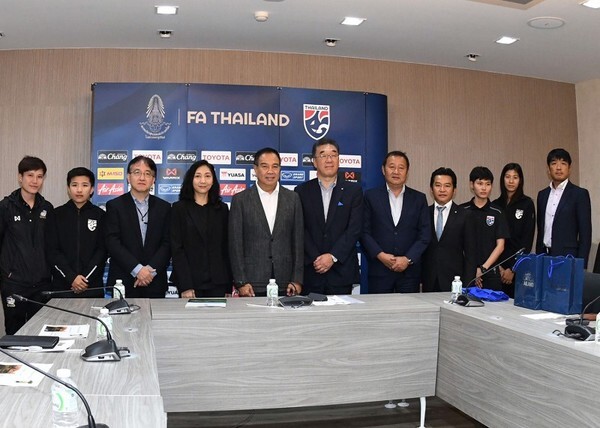 ภาพข่าว: นายกสมาคมกีฬาฟุตบอลแห่งประเทศไทยฯ ให้การต้อนรับ