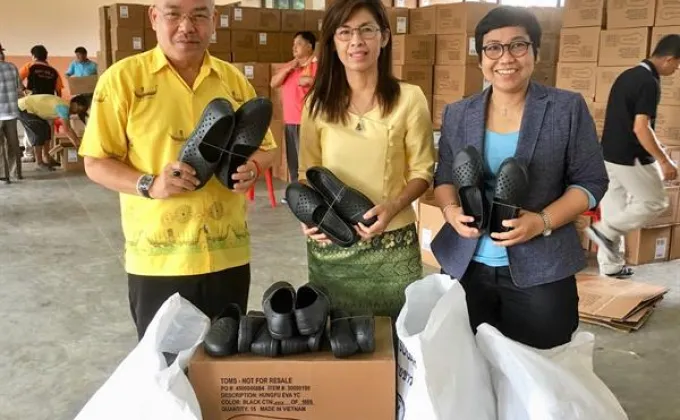 มูลนิธิ EDF ร่วมกับรองเท้าทอมส์มอบรองเท้าให้นักเรียนไทยยากจนในเชียงราย