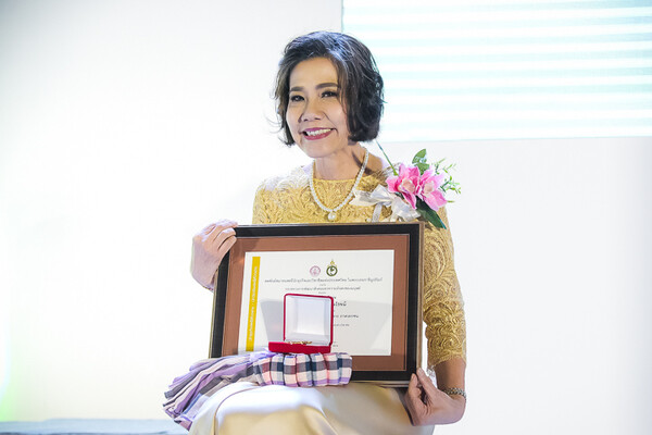 อธิการบดี มหาวิทยาลัยหอการค้าไทย ได้รับรางวัลนักวิชาชีพสตรีตัวอย่าง ภาคเอกชน