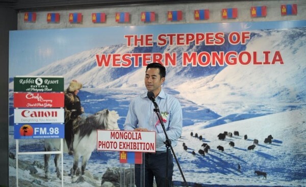 THE STEPPES OF WESTERN MONGOLIA “ทุ่งหญ้ามองโกเลียภาคตะวันตก” นิทรรศการภาพถ่ายมองโกเลีย ณ Exhibition Hall หอศิลป์ คณะศิลปกรรมศาสตร์ มหาวิทยาลัยบูรพา จัดแสดง 9 – 17 สิงหาคม 2561