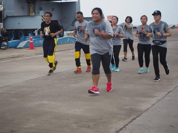 รพ.บางสะพานจับมือกลุ่มขนส่ง SVL group จัดวิ่งเพื่อสุขภาพ ทีมก้าวคนละก้าว ร่วมงานขนของรางวัลมอบผู้ชนะ