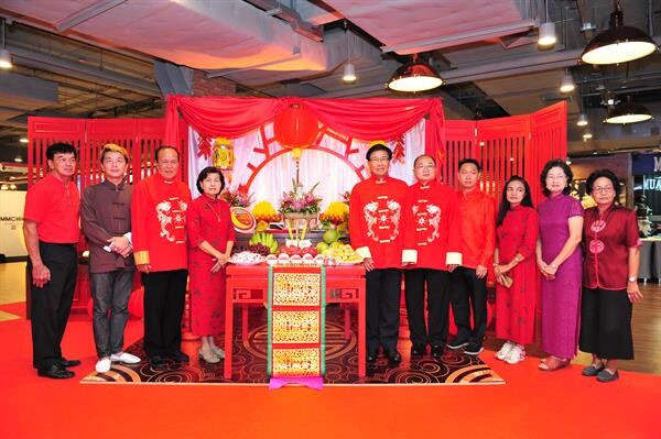 จังหวัดชลบุรี เปิดโครงการส่งเสริมกิจกรรมการท่องเที่ยว สินค้า และบริการด้านการท่องเที่ยว จัดเทศกาลแขวนโคมชมจันทร์ ณ ตลาดจีนชากแง้ว
