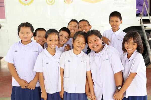 “สุขภาพดีใต้ร่มพระบารมี” หน่วยรถทันตกรรมเคลื่อนที่ฯ ดูแลสุขภาพฟันเด็กไทยในพื้นที่ห่างไกล