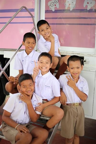 “สุขภาพดีใต้ร่มพระบารมี” หน่วยรถทันตกรรมเคลื่อนที่ฯ ดูแลสุขภาพฟันเด็กไทยในพื้นที่ห่างไกล