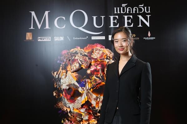 ออกแบบ ชุติมณฑน์  จัดเต็มลุคเท่ นำทีมคนแฟชั่น ดีไซเนอร์ ทั่วฟ้าเมืองไทย การันตีความปัง McQueen แม็คควีน หนังดีระดับ 10 เต็ม 10