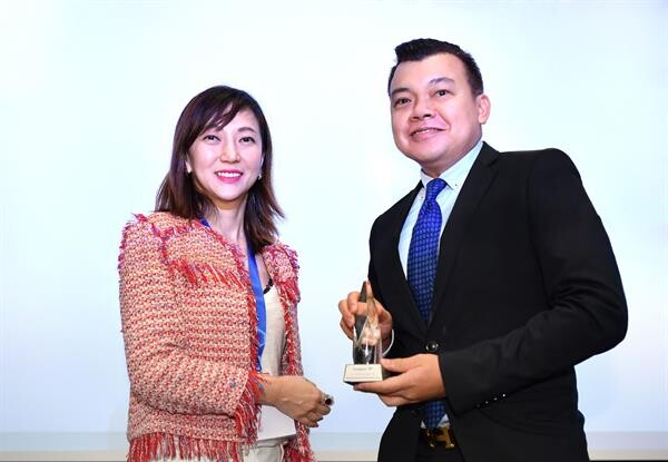 Photo Release: THAI Wins Travelport Best Performing Airlines Award 2017
