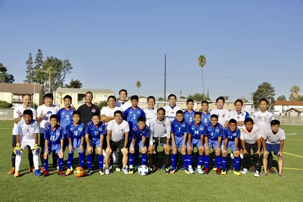 ภาพข่าว: ทีมหมูป่าอะคาเดมี ได้มีการแข่งขันฟุตบอลนัดพิเศษกับทีมผสม Thai Soccer League และทีมบัวแก้วแอลเอฟซี ณ สหรัฐอเมริกา