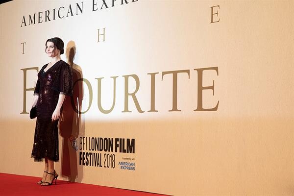 เอมม่า สโตน นำทีมนักแสดงเปิดตัวหนัง The Favourite - UK Premiere ในงาน 62nd BFI London Film Festival