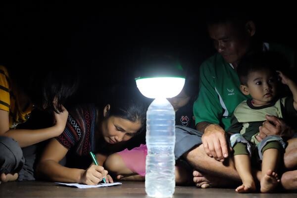 ชไนเดอร์ อิเล็คทริค ประเทศไทย ฉลอง 40 ปี มอบโคมไฟโมบิยาครั้งยิ่งใหญ่ในพื้นที่ไร้พลังงานรวมมูลค่านับล้านบาท