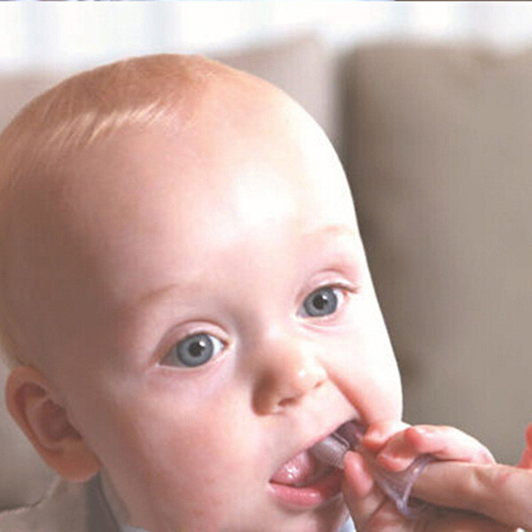 แปรงฟันลูกตั้งแต่ฟันขึ้นซี่แรก ช่วยลดฟันผุ กรมอนามัย ชวนพ่อแม่ทำความสะอาดช่องปากให้ทารก แนะเลือกแปรง-ใช้ยาสีฟันผสมฟลูออไรด์ที่เหมาะตามวัย