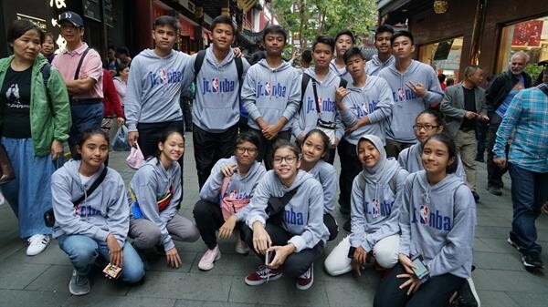 16 เยาวชนไทยร่วมทริปจูเนียร์ เอ็นบีเอ ประเทศจีน เปิดประสบการณ์ใหม่พร้อมกระทบไหล่นักบาสเก็ตบอลระดับโลก