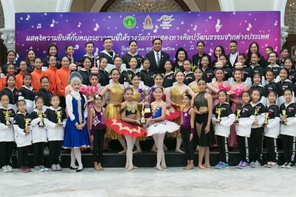 ภาพข่าว: CSTD ประเทศไทย นำคณะนักเต้นเยาวชนไทยที่ไปสร้างชื่อเสียงให้ประเทศไทย จากการแข่งขันการเต้นระดับนานาชาติ CSTD Asia Pacific Dance Competition ณ ประเทศสิงค์โปร์ เข้าพบนายกรัฐมนตรี พลเอกประยุทธ์ จันทร์โอชา