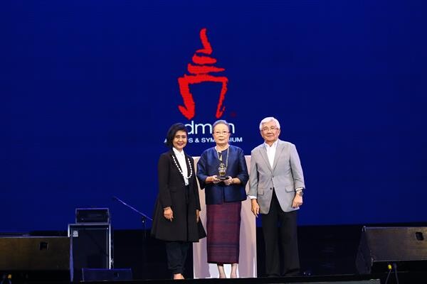 ภาพข่าว: แอดแมน 2018 มอบรางวัล HALL OF FAME ให้ผู้หญิงไทยคนแรกที่ขึ้นนั่งตำแหน่ง เอ็มดีในประวัติศาสตร์ของโอกิลวี่ แอนด์ เมเธอร์