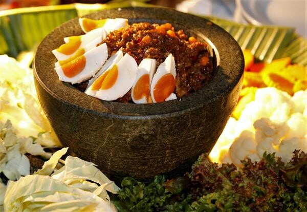 สัมผัสค่ำคืนแห่งวัฒนธรรมไทยอันงดงาม ลิ้มลองอาหารไทยมื้อค่ำรสชาติต้นตำรับ พร้อมชื่นชมการแสดงศิลปะไทยอันวิจิตร ณ ห้องอาหารไทย ศาลาทิพย์