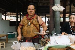 เช็คอิน ณ สิงห์บุรี : สัมผัสความเป็นไทยใส่ตะเบงมานเดินตลาดบ้านระจัน